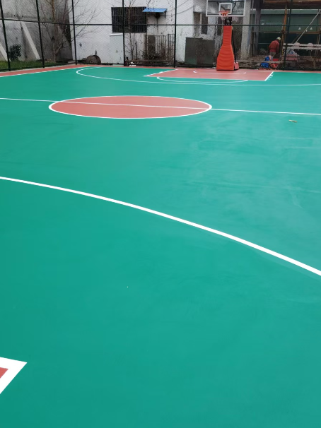 白水 球场长期使用易出现地面开裂